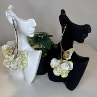 Boucles d'oreilles pendantes fleurs Liberty jaunes - Les Joyaux d'Asti