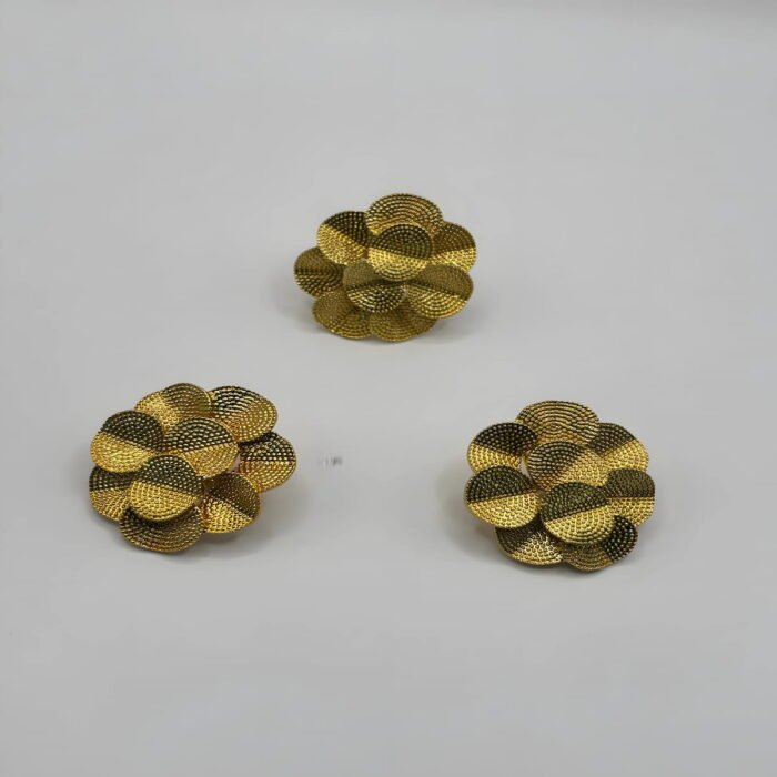 Parure boucles d'oreilles et bague fantaisie couleur or en forme de fleur avec pétales texturés, SA Jewelry