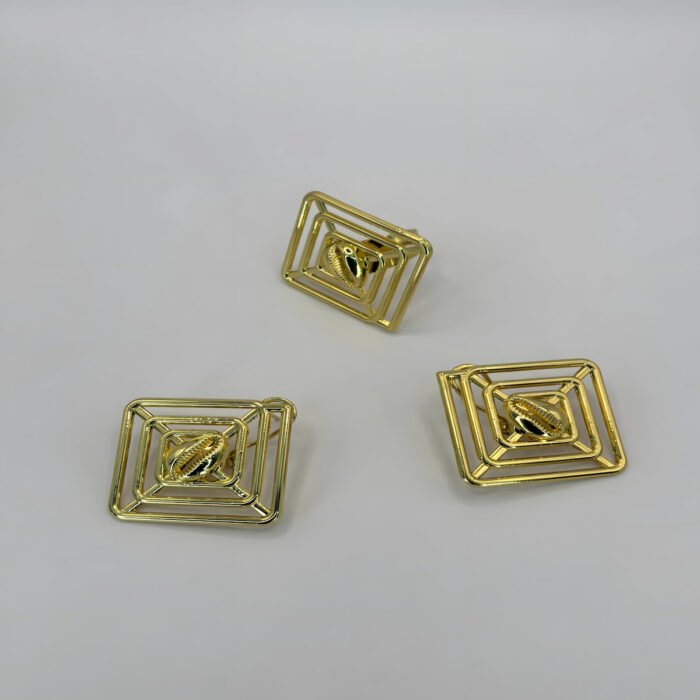 Parure boucles d'oreilles et bague fantaisie couleur or en losange géométrique ajouré avec coquillage cauri central, SA Jewelry